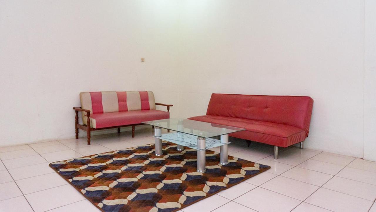 RedDoorz near Sentani Airport Jayapura Hotel Bagian luar foto