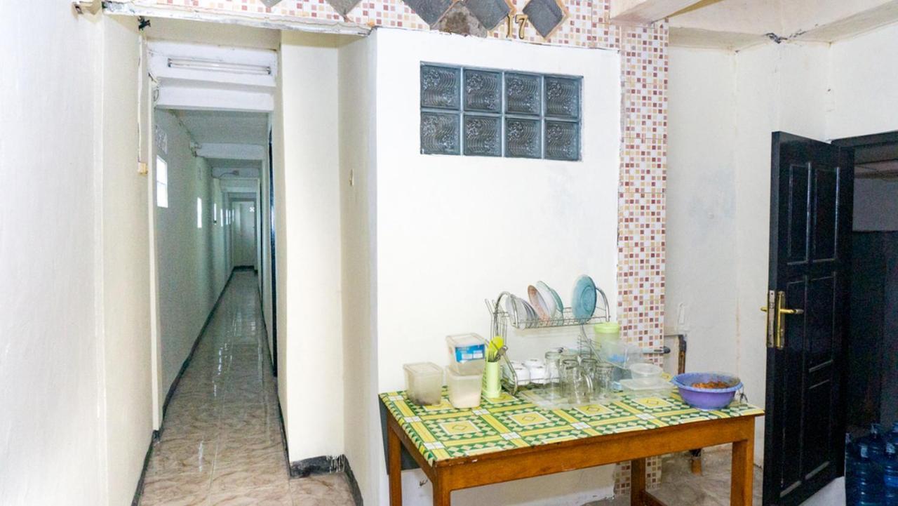RedDoorz near Sentani Airport Jayapura Hotel Bagian luar foto
