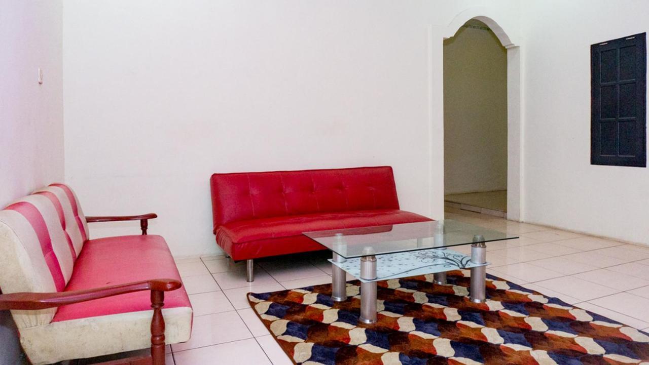 RedDoorz near Sentani Airport Jayapura Hotel Bagian luar foto