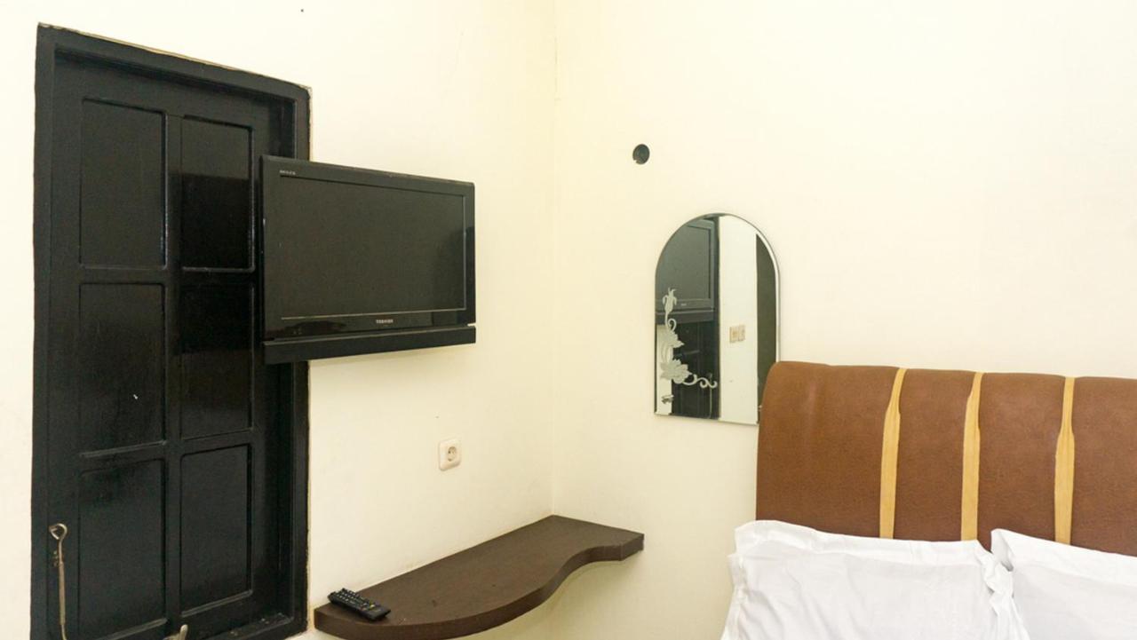 RedDoorz near Sentani Airport Jayapura Hotel Bagian luar foto