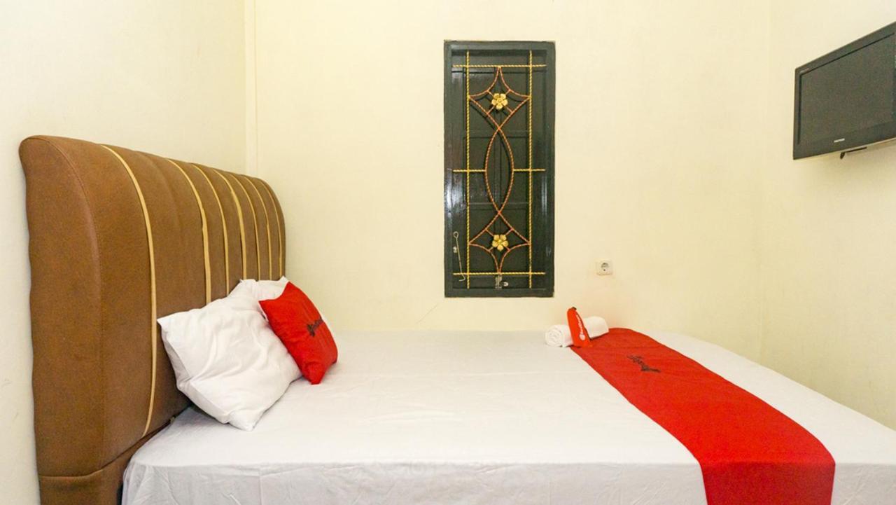 RedDoorz near Sentani Airport Jayapura Hotel Bagian luar foto