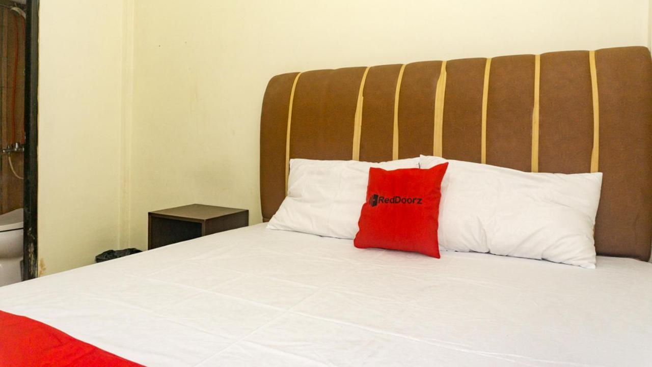 RedDoorz near Sentani Airport Jayapura Hotel Bagian luar foto